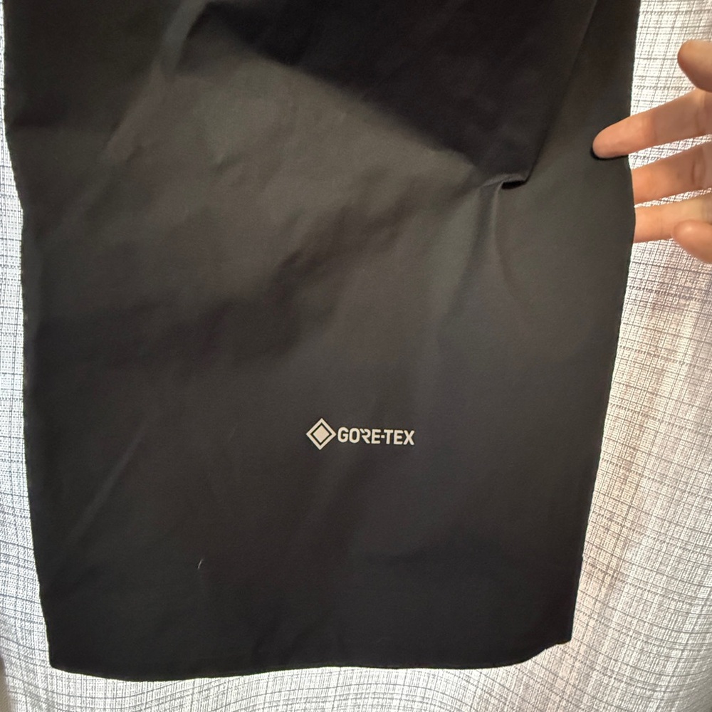 REI Black women’s rain Pants 2XL - Picture 6 of 7